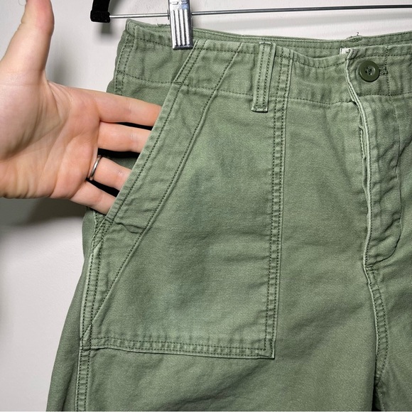 Gap women’s olive green utility pockets summer high waisted shorts in size US 8 - Picture 2 of 9